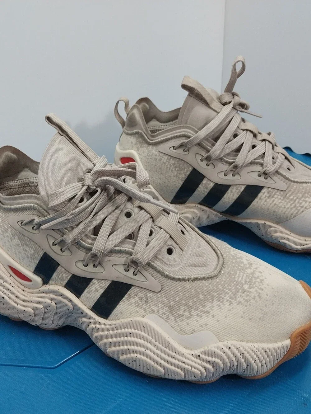 Adidas Sneakers